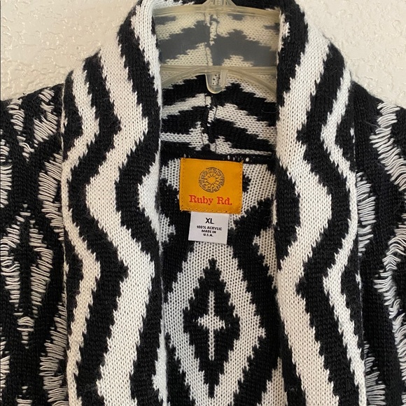 Ruby Rd. Black and White Geometric Cardigan - Picture 10 of 10
